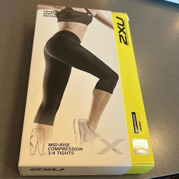 2xu Pants - BNWT 2XU mid-rise compression 3/4 tights